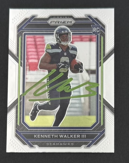 Kenneth Walker III 2022 Panini Prizm Seattle Seahawks Signed Football RC Rookie Card #318 Beckett Authenticated BV44691