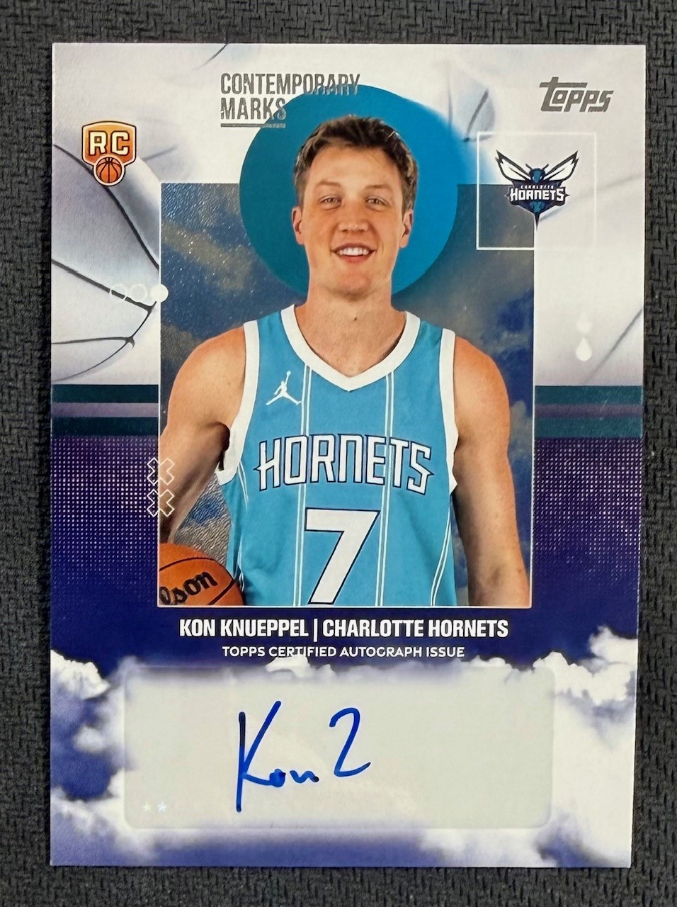Kon Knueppel 2025 Topps Contemporary Marks Signed Basketball Rookie Auto Card #CM-KK Kon Knueppel 2025 Topps Contemporary Marks Signed Basketball Rookie Auto Card #CM-KK
